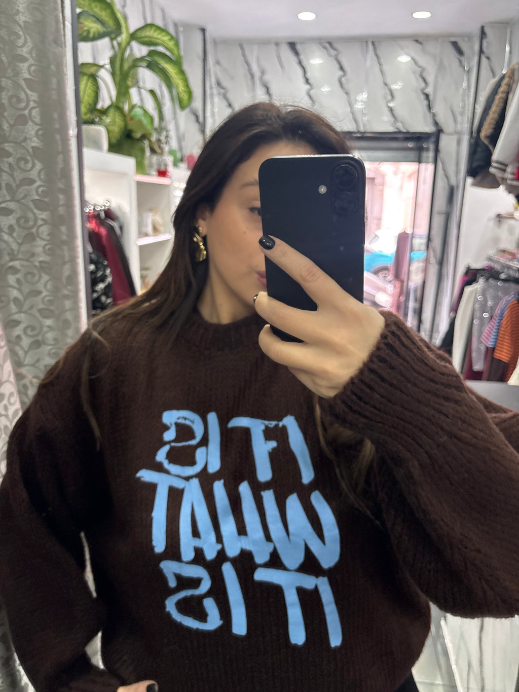 Maglioncino e ciò che è