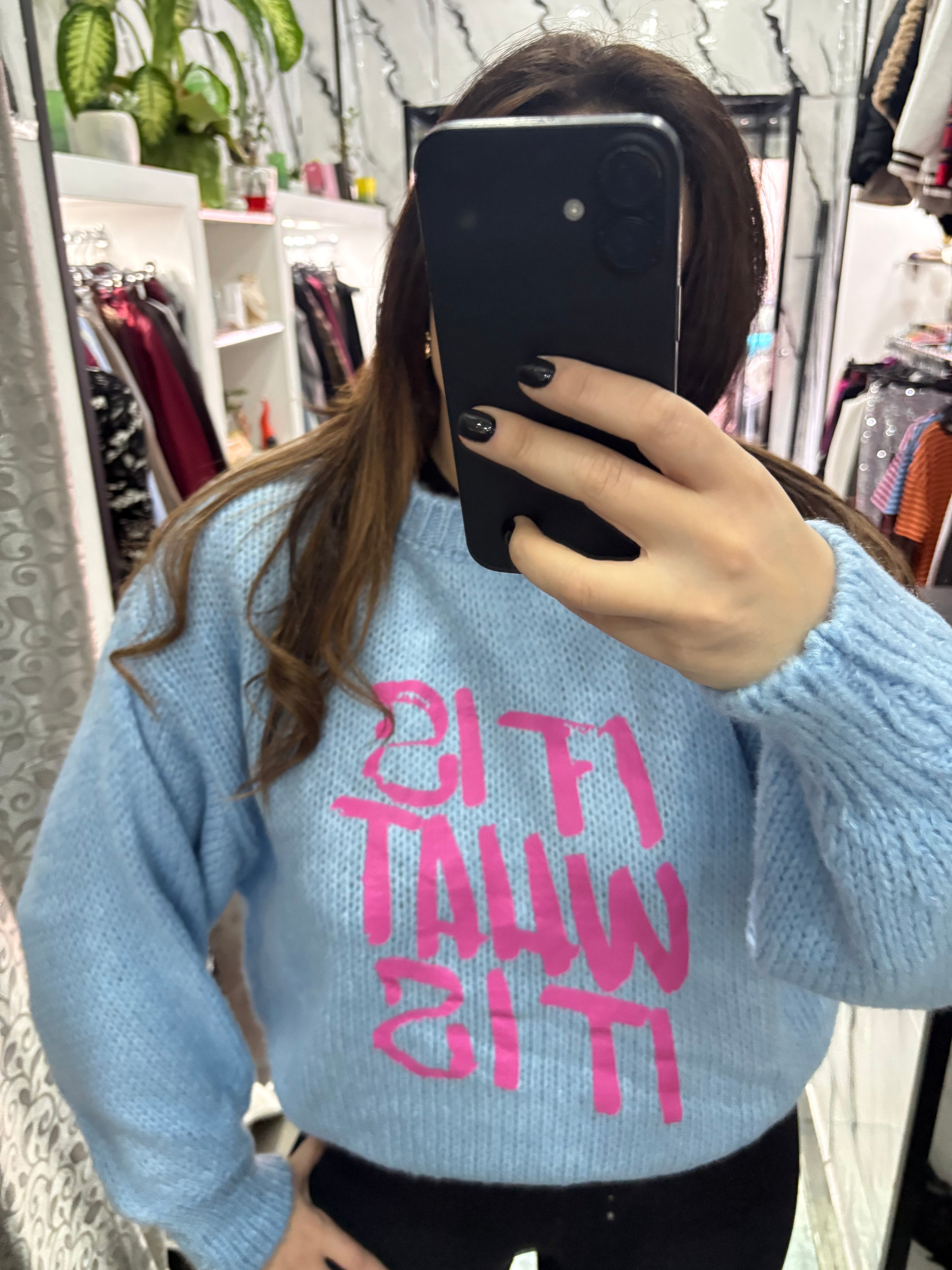 Maglioncino e ciò che è