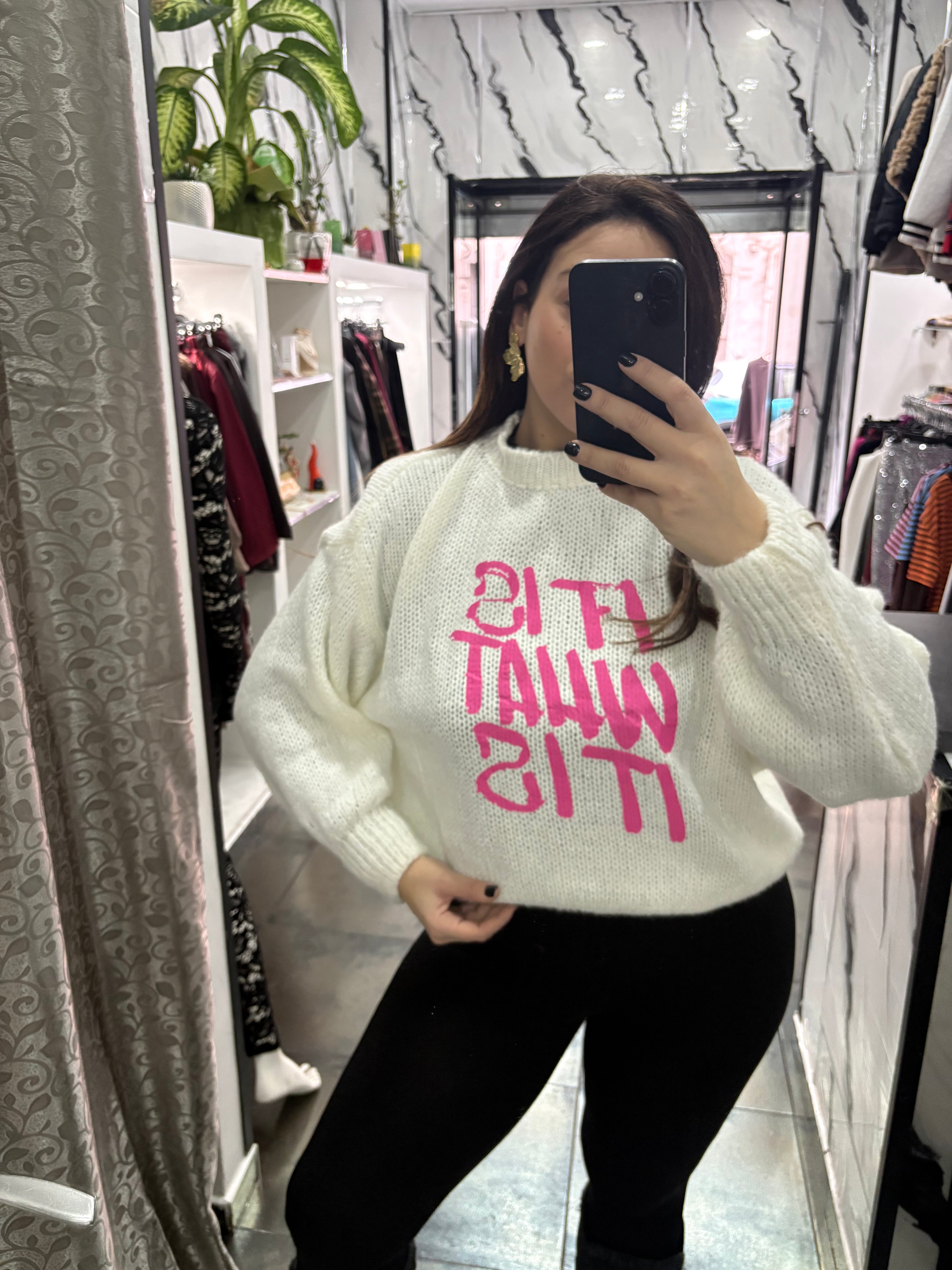 Maglioncino e ciò che è