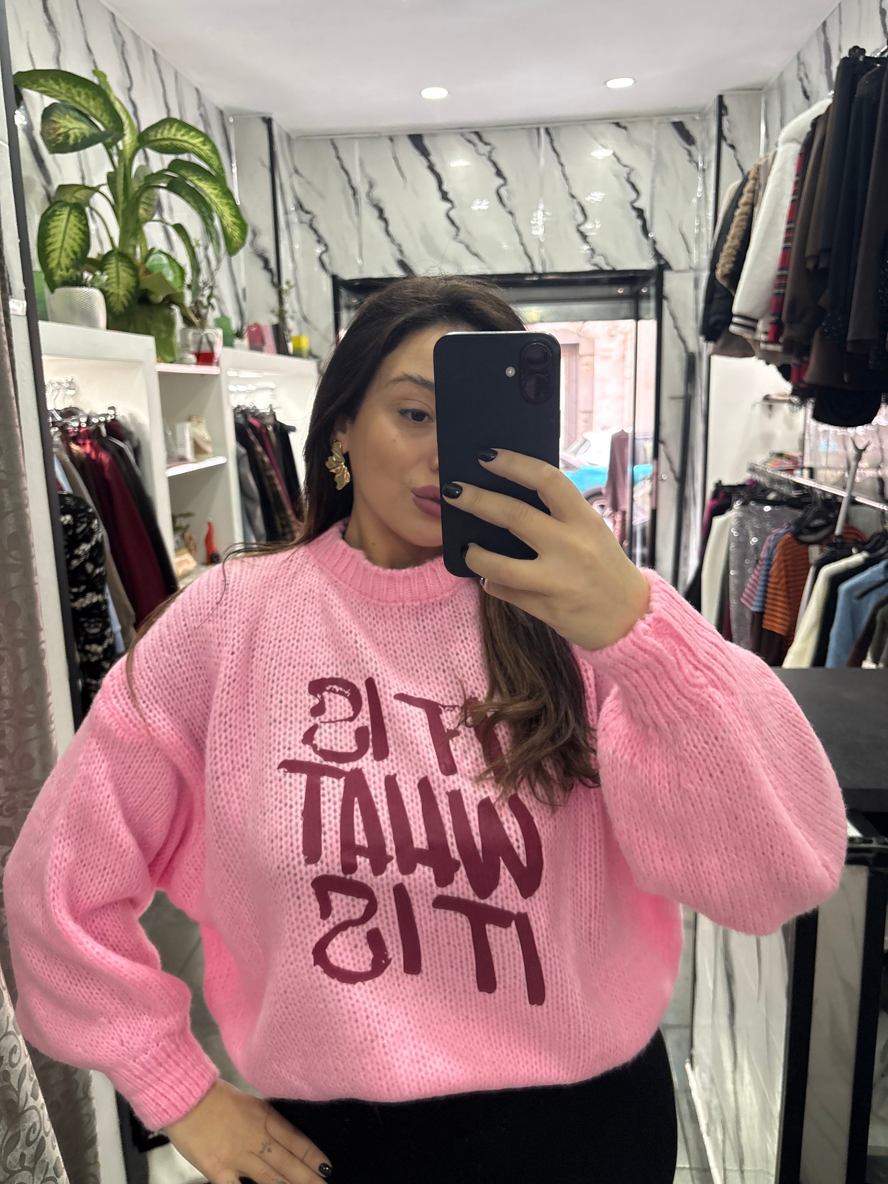 Maglioncino e ciò che è