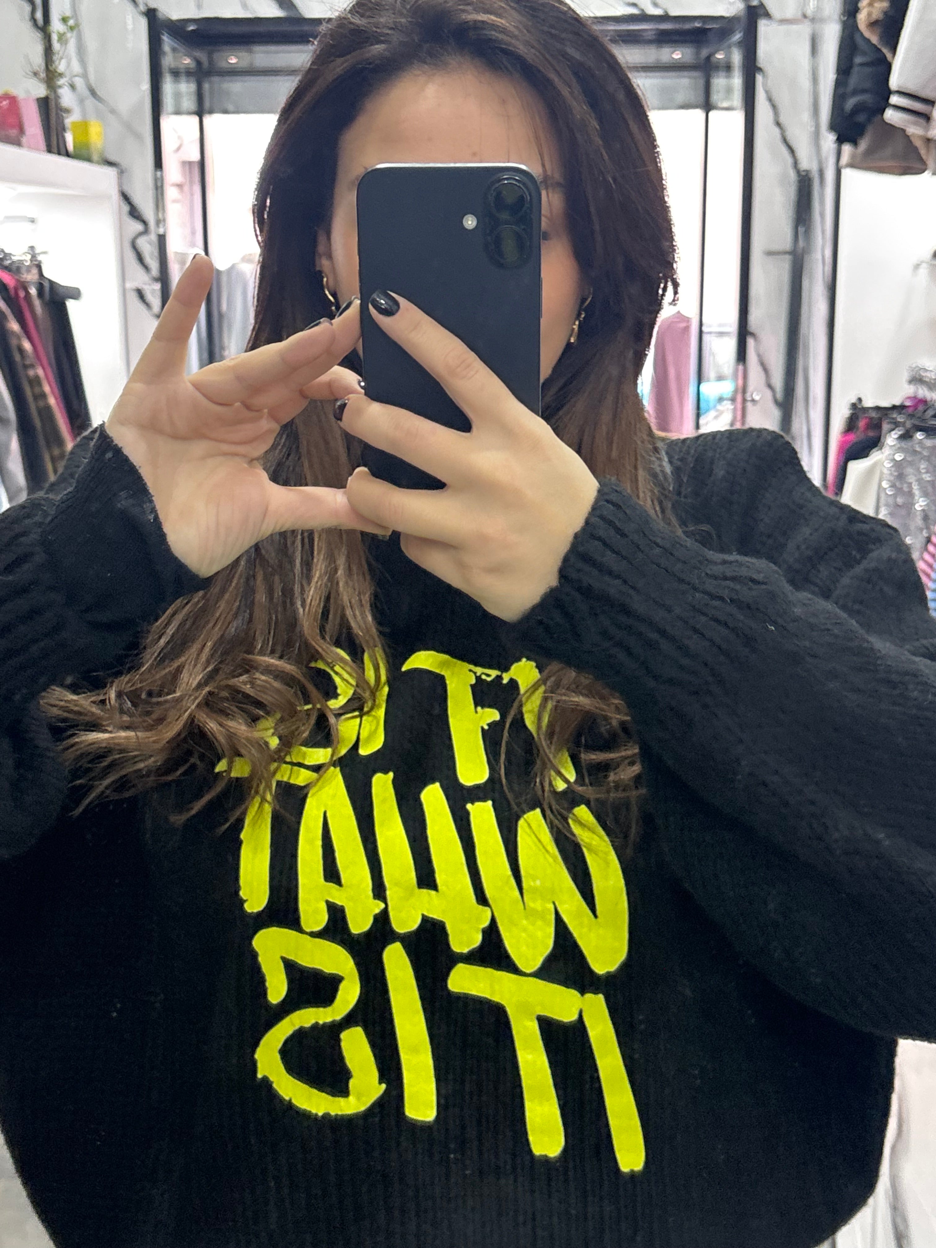 Maglioncino e ciò che è