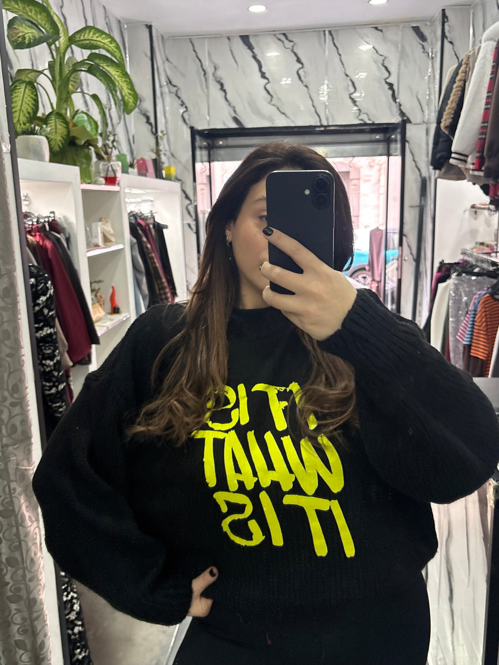 Maglioncino e ciò che è