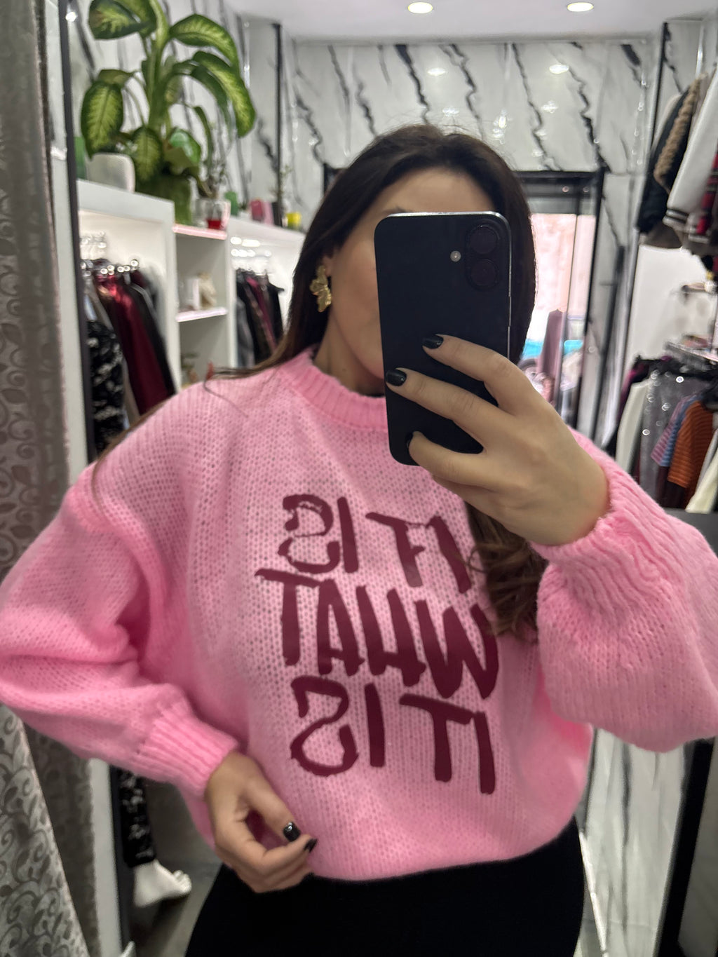 Maglioncino e ciò che è