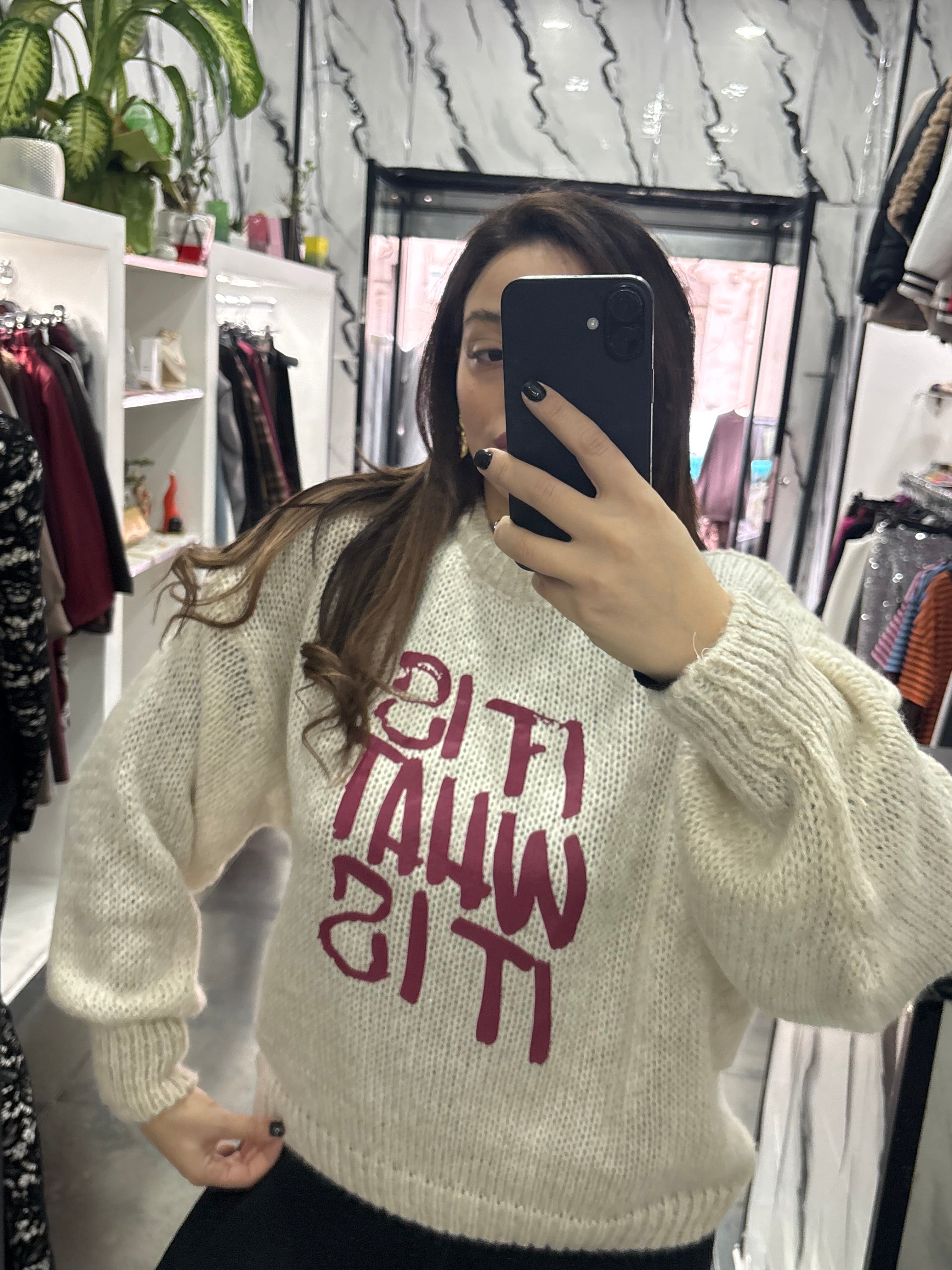 Maglioncino e ciò che è