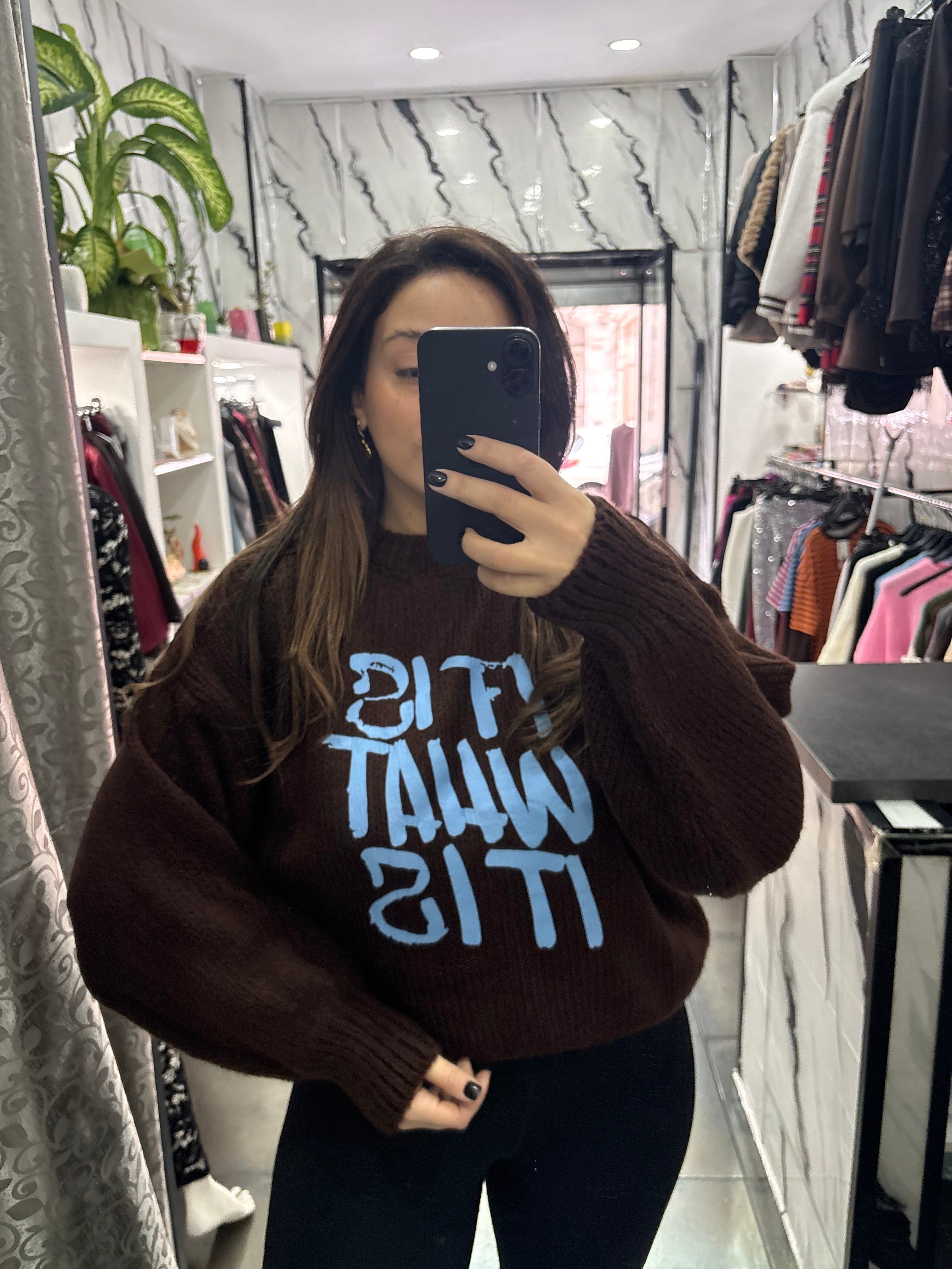 Maglioncino e ciò che è