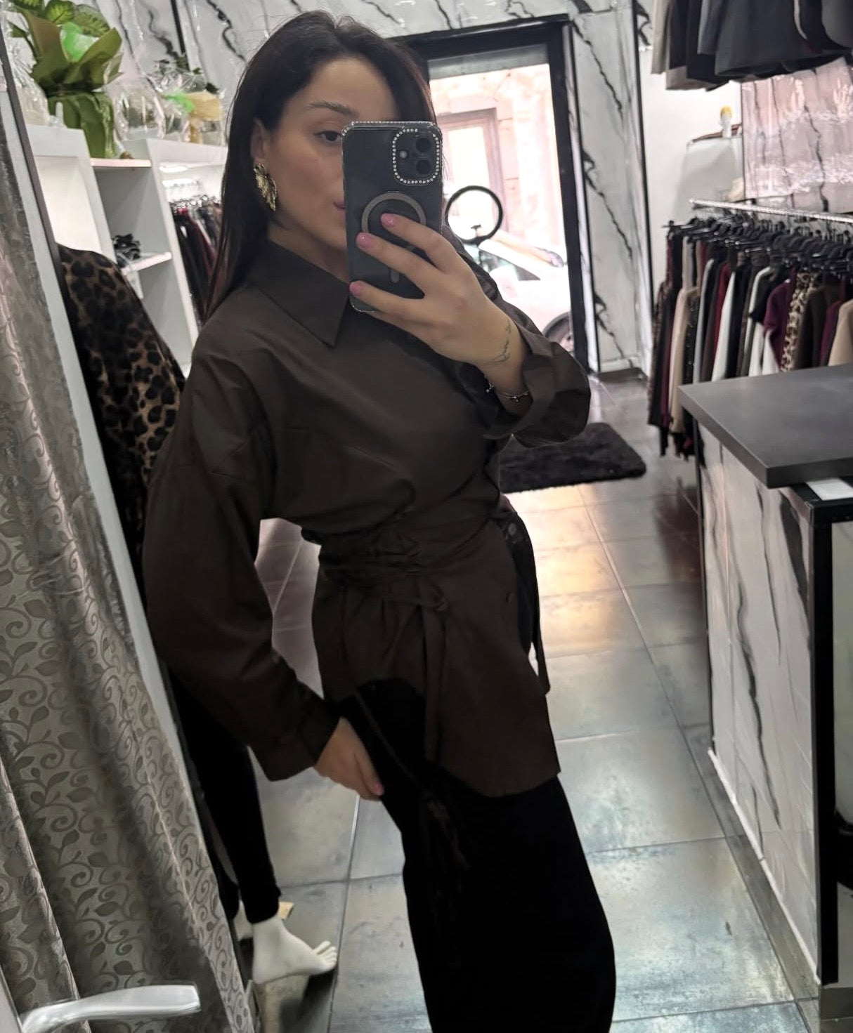 Camicia con stringhe laterali